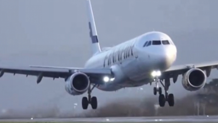 AVIONSKA NESREĆA U BELGIJI Ima poginulih, pilot nije uspeo da poleti, udario u parkirani automobil