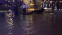 OGLASIO SE MUP Policija i vatrogasci evakuisali sve ljude sa splava, prebacivali ih na drugi