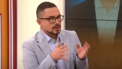 MRZE SVE ŠTO JE SRPSKO Urednik Šolakove televizije poručio Novosađanima koji pale badnjak da su "pravoslavni talibani"!