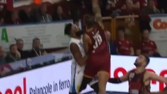 MONSTRUOZNO ZAKUCAVANJE Iz Italije nam stiže poster godine? (VIDEO)