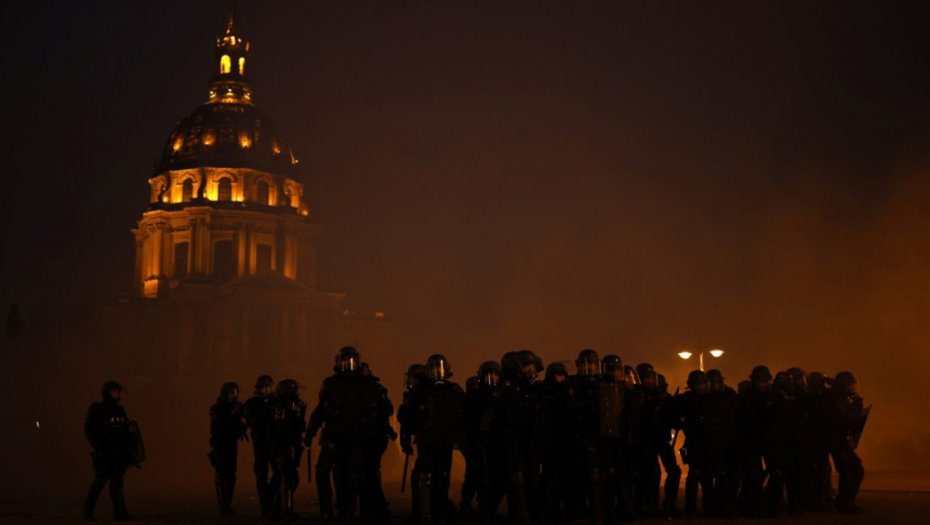 FRANCUSKA NA NOGAMA Hitno mobilisano 21.000 policajaca