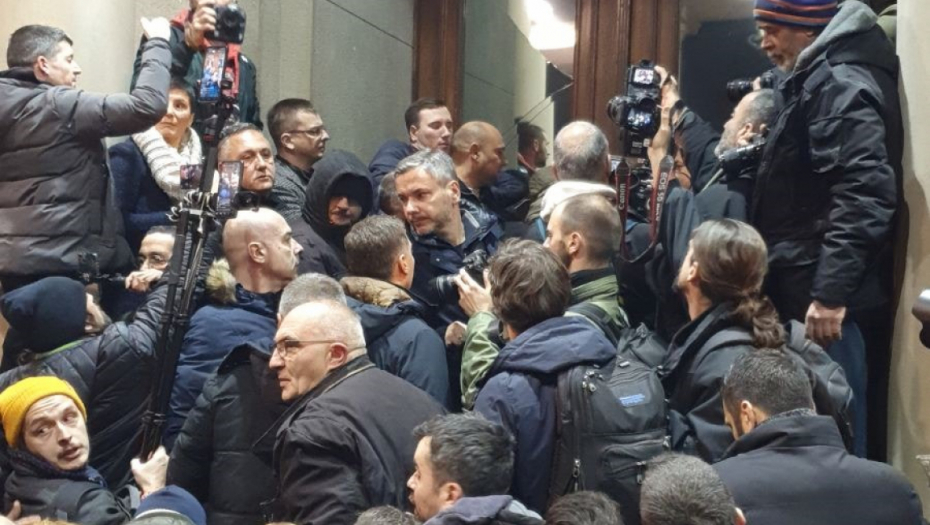 UHAPŠENI OGORČENI NA LIDERE OPOZICIJE: Aleksić i Milivojević nas gurnuli u prve redove pa pobegli!