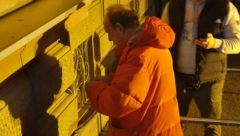 ĐILASOVCI PALE KABLOVE NA SKUPŠTINI Divljanje ne prestaje. gledajte OVOG šta radi!