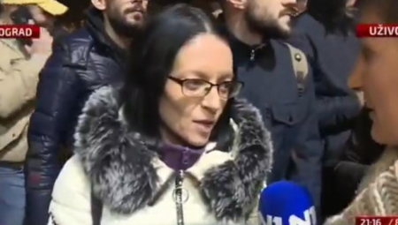 APSURD NA ĐILASOVOM PROTESTU Protiv je "dovođenja ljudi sa stane", pa došla iz Kruševca da ruši Beograd? (VIDEO)