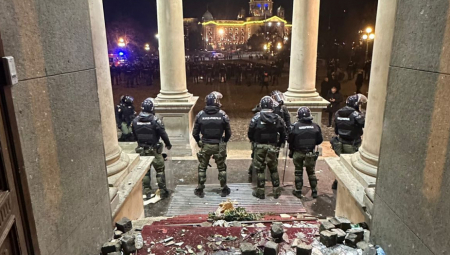 JEZIV PRIZOR U GRADSKOJ SKUPŠTINI Evo šta je ostalo nakon protesta "Srbije protiv nasilja" (FOTO/VIDEO)