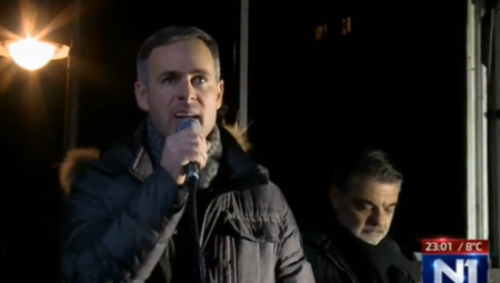 DA SE NE ZABORAVI: NA NASILNO ZAUZIMANJE SKUPŠTINE BEOGRADA POZVAO OPOZICIONAR IZ - TRSTENIKA!
