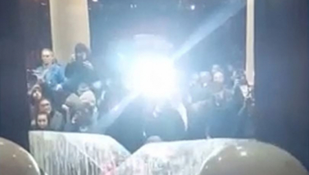 "DRŽI! ČUVAJTE RUKE!" Snimci iz Skupštine tokom napada, evo kako je sve izgledalo iz ugla policije (VIDEO)