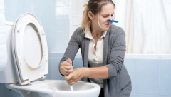 ČESTO SE JEDE, ALI I ODLIČNO ČISTI Žena je stavila ovo povrće u wc šolju i sutradan je kupatilo mirisalo kao novo!