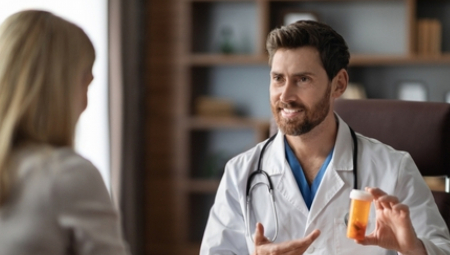 DOKTORI SAVETUJU Žene treba da uzimaju ove vitamine u zavisnosti od uzrasta, tokom trudnoće i dojenja, a evo koji su najbolji u menopauzi