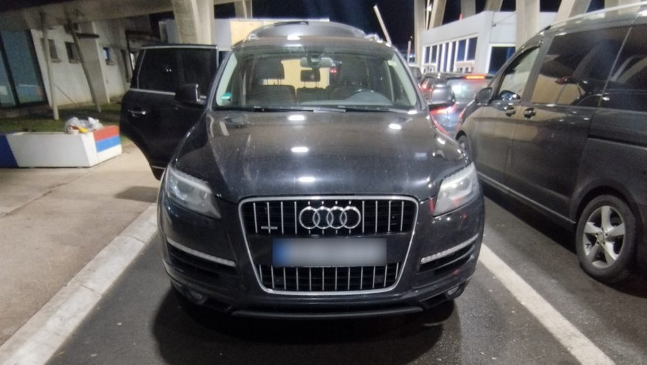 SRPSKI CARINICI ZAUSTAVILI AUDI Q7 Supružnici bili sa decom, a nosili mnogo vredan tovar - OVO NISU SMELI DA URADE