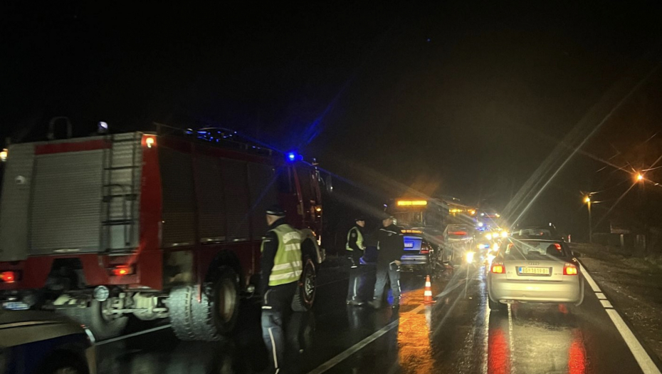 LOKALIZOVAN POŽAR U LESKOVAČKOJ FABRICI Tri vatrogasca završila u Urgentnom centru! (FOTO/VIDEO)