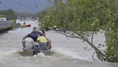 OLUJA BESNI Dve osobe udario grom, završile u bolnici, mnogi i dalje bez struje