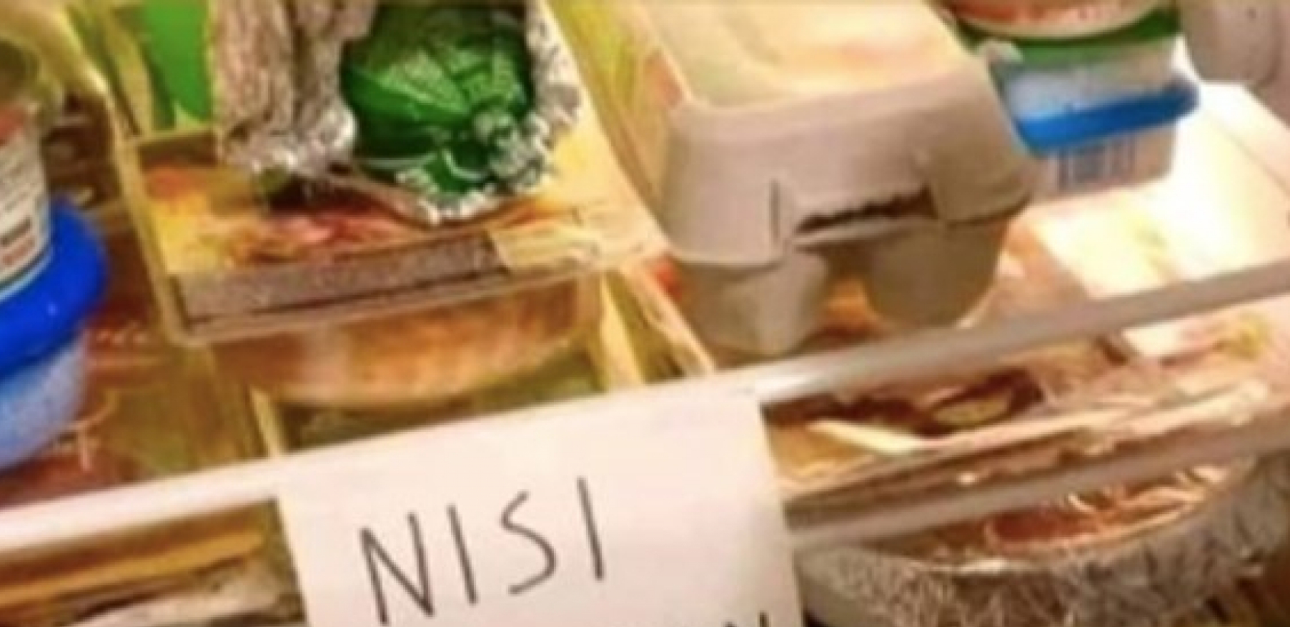 OVO NAM JE SVIMA POTREBNO TOKOM PRAZNIKA Žena je ostavila urnebesnu poruku mužu u frižideru