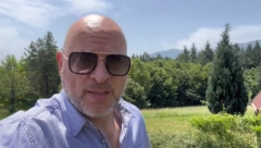 GLUMAC ISPISAO SINA IZ ŠKOLE Profesor ga je gurnuo i udario po zadnjici, a reakcija razrednog strešine je presudila