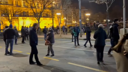 ĐILASOVE, ALEKSIĆEVE I ĆUTINE PRISTALICE PORUČUJU "Hoćemo Majdan i u Moskvi i u Beogradu" (FOTO)