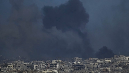 VAZDUŠNI, KOPNENI, POMORSKI Nastavljeni izraelski napadi širom Pojasa Gaze