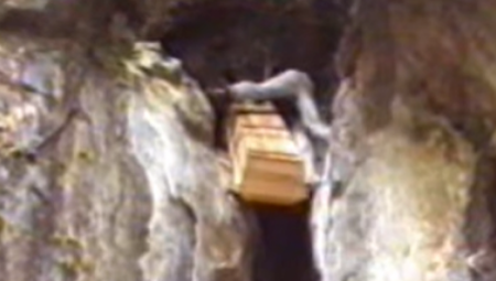 POKOJNICI TURISTIČKA ATRAKCIJA U ovom mestu se izvodi neobičan obred sahranjivanja (VIDEO)