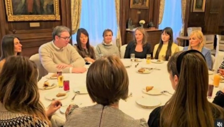 VUČIĆ OKUPIO NAJBLIŽE SARADNICE Žene su uvek bile najveća snaga mog kabineta (VIDEO)