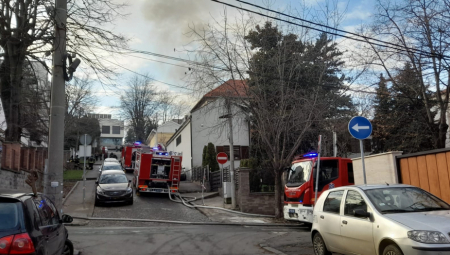 PRVE FOTOGRAFIJE POŽARA NA SENJAKU Evakuisan vrtić, mališani na bezbednom (FOTO/VIDEO)