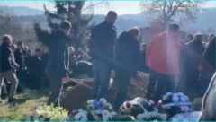 BIVŠA ŽENA ENA GA DRŽI SVE VREME Janjuš pao na sanduk sa bratom Borisom, ne mogu da se pomire sa gubitkom!