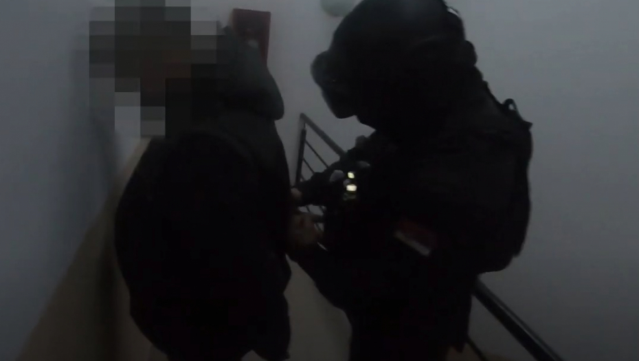 POSVAĐAO SE S DEVOJKOM, PA PUCAO PIŠTOLJEM PO STANU NA VOŽDOVCU Komšije čule vrištanje i zapomaganje