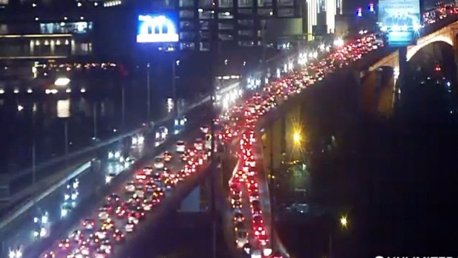 UDES NA GAZELI Sudar 2 automobila, saobraćaj mili