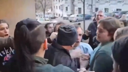 NIKADA OVAKVE SILEDŽIJE NEĆE POBEDITI U SRBIJI Brnabić se oglasila povodom snimka maltretiranja službenika Ministarstva (VIDEO)