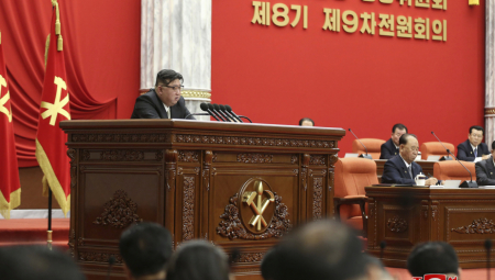 "SPREMAJTE SE ZA RAT - HITNO" Kim digao na noge vojsku i sve službe, očekuje se napad