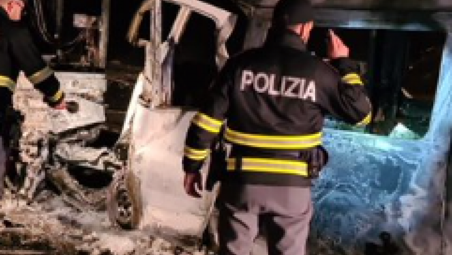 PRVI SNIMCI STRAVIČNE NESREĆE U ITALIJI Četvoro poginulo, u autobusu bila deca, koja su se vraćala sa izleta (VIDEO)
