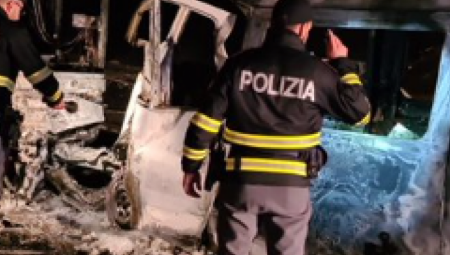 PRVI SNIMCI STRAVIČNE NESREĆE U ITALIJI Četvoro poginulo, u autobusu bila deca, koja su se vraćala sa izleta (VIDEO)