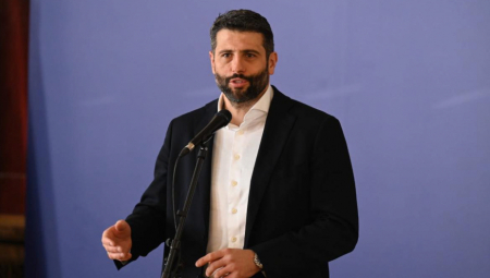 Šapić dodelio finansijsku pomoć Grada Beograda roditeljima trojki, četvorki i duplih blizanaca