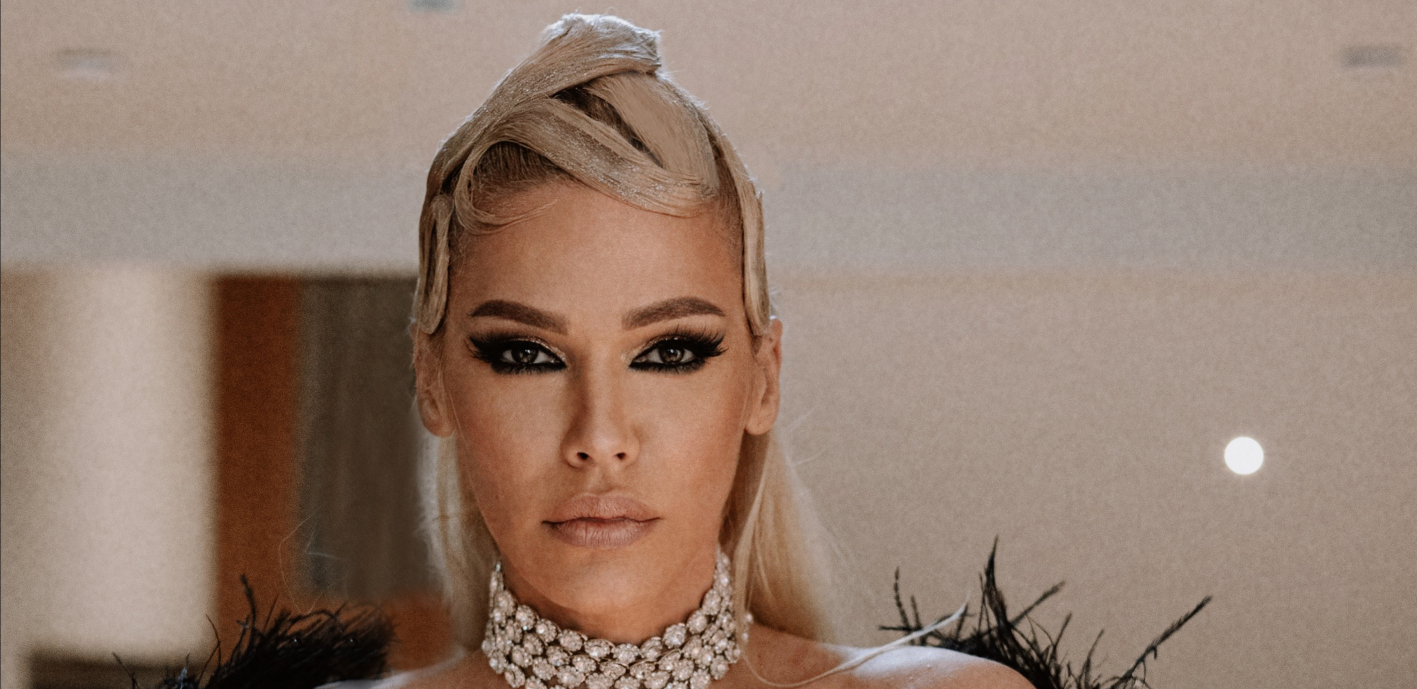 SKINULA SE NATAŠA BEKVALAC! Bujne grudi u prvom planu, potpuno se opustila, od ove poze mnogima neće biti dobro