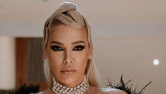 BEKVALČEVA POKAZALA DEKOLTE DO PUPKA! Pevačica u nikad smelijem izdanju, uska haljina otkrila sve