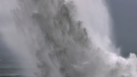 OGROMNI TALAS ODNEO LJUDE NA PLAŽI Horor u Kaliforniji, 8 osoba povređeno (FOTO/VIDEO)