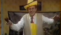 NAJBOLJI NOVOGODIŠNJI PROGRAM SVIH VREMENA Novu 1985. Jugosloveni su dočekali sa legendarnim Čkaljom..."U mojoj domovini žive narodi, narodnosti... studenti iz Grčke"