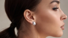 NOVOGODIŠNJA FRIZURA KOJU ĆETE RADO PONETI Nešto drugačija varijanta konjskog repa zaludela je bjuti influenserke