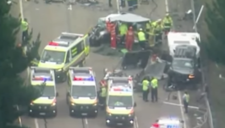2 OSOBE POGINULE, 20 POVREĐENO Jeziv snimak lančanog sudara: 10 vozila Hitne pomoći na terenu (VIDEO)