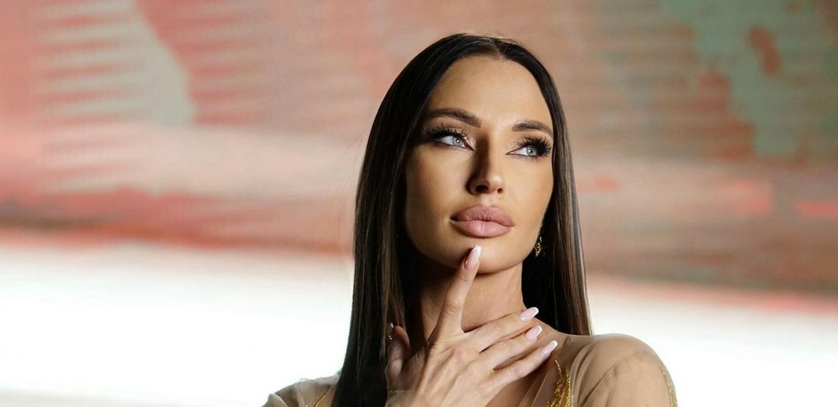 "JEL MOGUĆE DA OVAKO IZGLEDA 23 DANA NAKON POROĐAJA?!" Naša pevačica objavila prvu fotku sa sinom, ljudi u šoku!