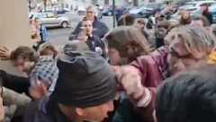 SASLUŠAN DEMONSTRANT KOJI JE PESNIČIO ČOVEKA U GLAVU ISPRED SKUPŠTINE Evo šta mu je bila odbrana i šta mu se stavlja na teret