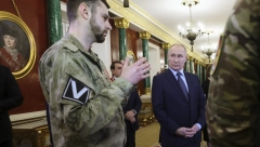 RUSKI VOJNICI OKITILI JELKU Novogodišnja čarolija i na frontu