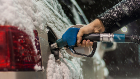 VOZAČI OPREZ Uz pomoć ovih trikova ćete uštedeti gorivo u zimskom periodu