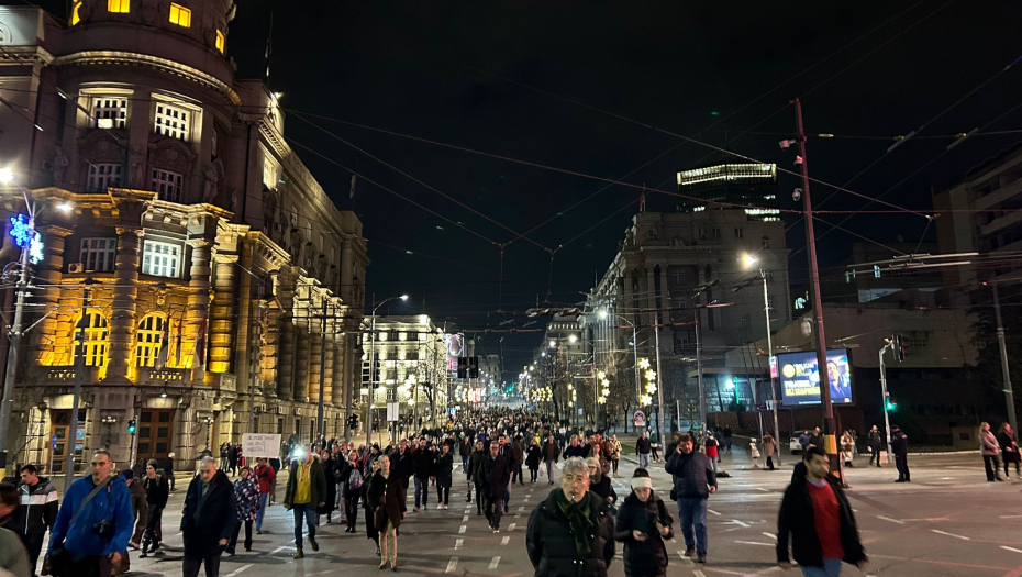 BLOKIRAN CENTAR GRADA "Studenti" u Kneza Miloša dobili pojačanje od opozicionih političara (FOTO/VIDEO)