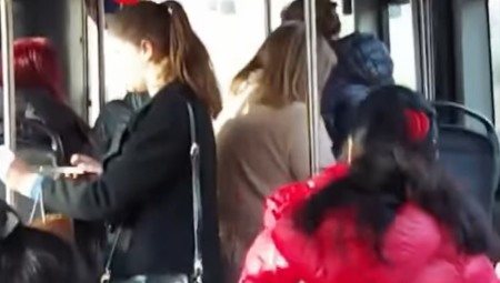 HIT SNIMAK IZ BEOGRADSKOG JAVNOG PREVOZA, KOME JE OVO PALO NA PAMET? "Plašim se da uđem, više ne znam šta da očekujem"