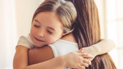 MAME, OVAKO MOŽETE DA SMIRITE VAŠU DECU Zagrljaj je važan, ali postoji nešto još jednostavnije