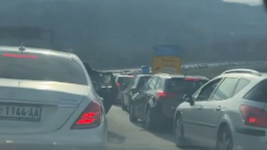 OVAKO IZGLEDA SEOBA SRBA NA ZLATIBOR Na putevima Srbije kolone, kolaps i na granici
