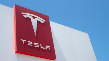 POŽAR U BLIZINI NOVE FABRIKE TESLA KOD BERLINA Obustavljena proizvodnja, sumnja se da su ga podmetnuli ekološki aktivisti?
