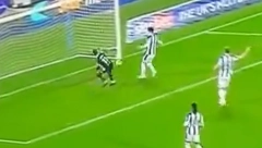 DA LI JE OVO PROMAŠAJ GODINE? Golmana je već savladao, lopta je bila na dva metra od gola, a onda... (VIDEO)