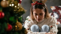 SVI SREĆNI, A VI TUŽNI? Evo kako da se izborite sa prazničnim neraspoloženjem ako ste sami, bolesni ili vas more brige