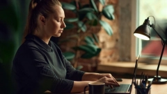 KO SU „FINFLUENSERI“? Čuvajte se njihovih saveta na Tik toku, ima i poštenih ali uglavnom se bave prevarom