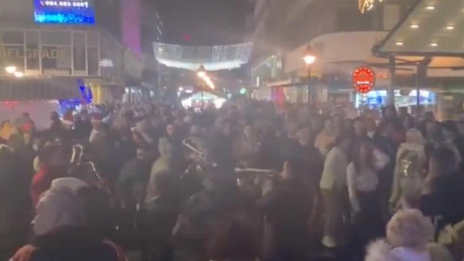 GRAD KRCAT PRED DOČEK NOVE GODINE Trubači napravili šou u Knezu (VIDEO)